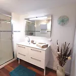 Val D'azur 2, With Pool, Sea View, Parking ラシオタ