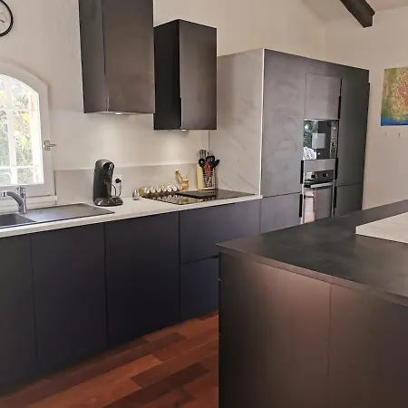 בית נופש Val D'azur 2, With Pool, Sea View, Parking